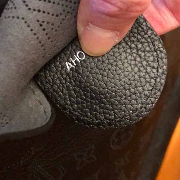 💯% Authentic Louis Vuitton Carmel Hobo - Picture 5 of 8